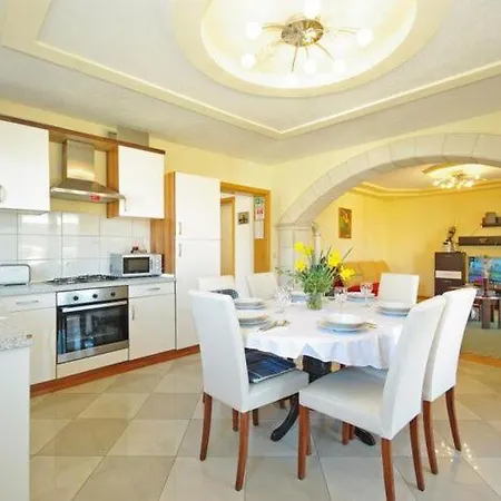 Rose - Two-bedroom With Sea View Terrace Apartment Sumartin